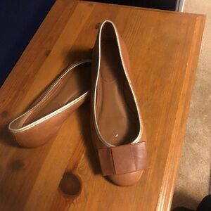 Adorable leather ballet flats with cute 🎀 detail